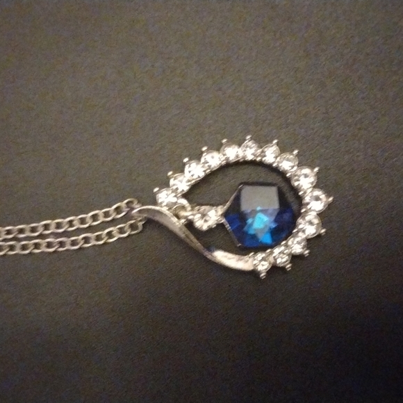 Floating Blue Topaz Rhinestone necklace - Picture 3 of 7